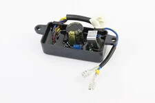 Реле напруги AVR однофазне 2-3,5 кВт (корпус - прямокутник, пластик, контакти - 2 "мама" + 4 "тато", 250V, 220µF) Тип 1