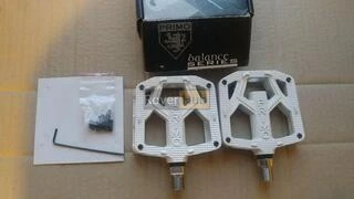 Педали магниевые Primo Balance aluminium platform, 4 ПРОМ подшипника Cr-Mo ось, белые