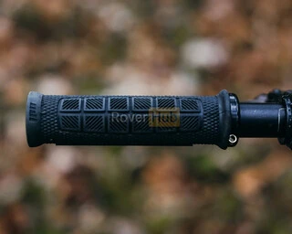 Грипси ODI Elite Pro, V2.1 Lock-On Yeti Edition