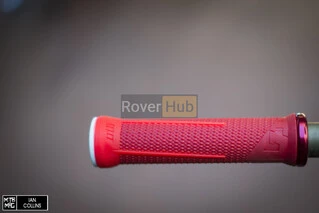 Гріпси ODI AG-1 Signature Red/Fire red w/ Red clamps (вогненно червоні з червоними замками)