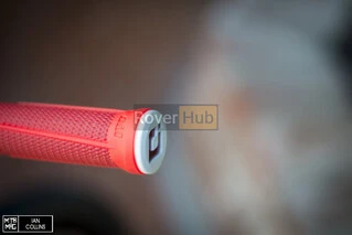 Гріпси ODI AG-1 Signature Red/Fire red w/ Red clamps (вогненно червоні з червоними замками)