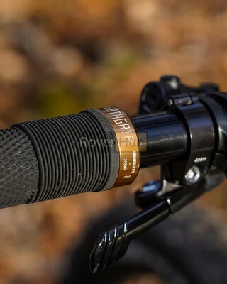 Замок на грипсі DMR DeathGrip Lock On-Kash