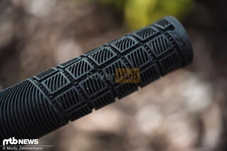Грипси ODI Reflex v2.1 Lock-On MTB Closed End 135mm Black
