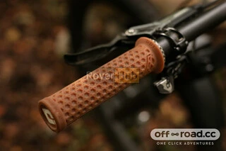 Грипси ODI Vans v2.1 Lock-On MTB Closed End 135mm Red Checker