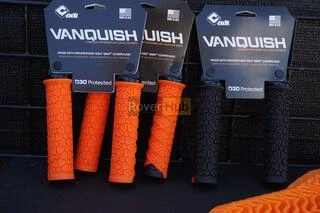 Гріпси ODI Vanquish, v2.1 Lock-On ,MTB , Closed End Graphite