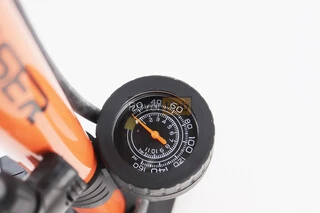 Насос ручной "напольный" с манометром 160 psi/11 bar, под штуцера Schrader&amp;Presta, оранжевый LC-3261