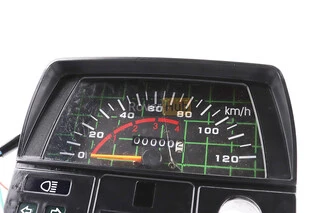 УЦІНКА Спідометр у зборі "квадрат" 120 км/год ( тріщина на склі, см,фото)