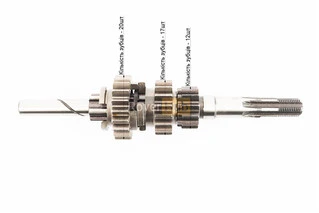Коробка передач (три вала с шестернями)