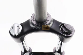 Вилка 26" амортизационная, без резьбы 1-1/8" (28,6мм), шток 240мм, с ходом 100мм, Disk-brake, пружинно-масляная, выносной Lockout,