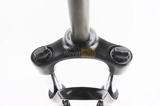 Вилка 26" амортизаційна, без різьби 1-1/8" (28,6мм), шток 240мм, з ходом 100мм, V/Disk-brake, Preload, алюмінієва, чорна XCM 30