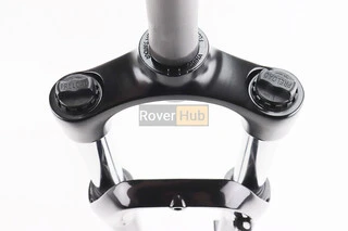 Вилка 26" амортизаційна, без різьби 1-1/8" (28,6мм), шток 260мм, з ходом 100мм, Disk-brake, Preload, алюмінієва, чорна XCE 28